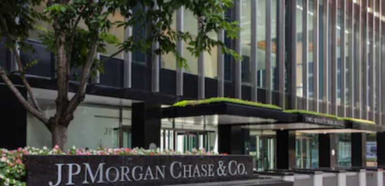 JPMorgan Strategists Believe Bitcoin Volatility Might Stunt Institutional Adoption Growth